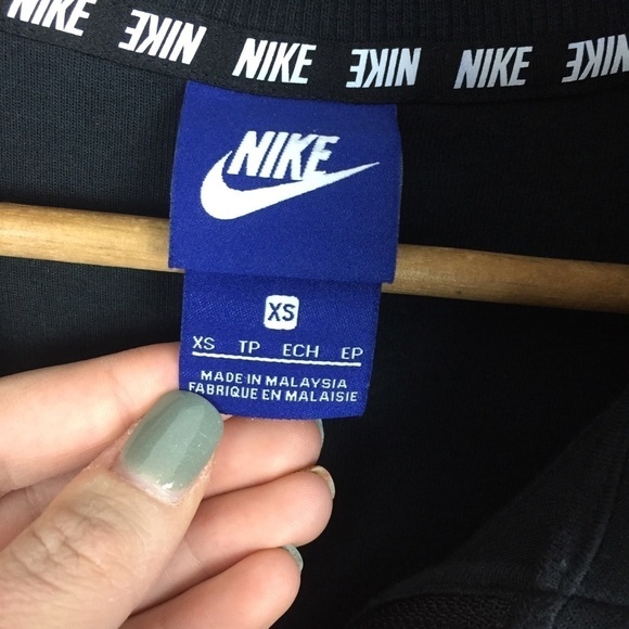 [Nike] Black Zip Up 3/4 Sleeve Activewear Sweatshirt - Picture 3 of 7